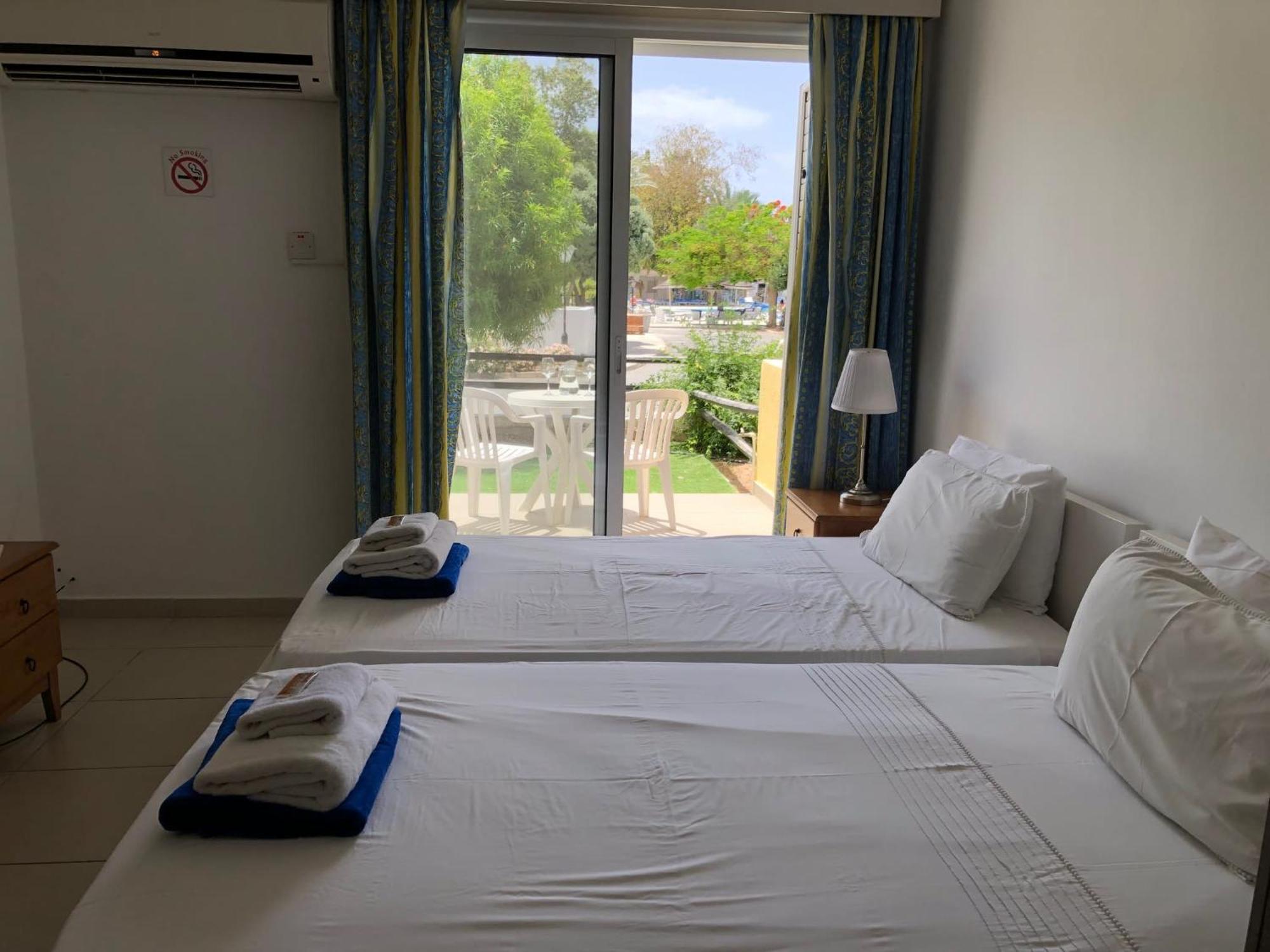 - Sunny Garden Near Pool, 5 Mins To Apartment